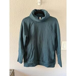 Lululemon To You Tunic Scuba size 6. Submarine teal color. $98 retail. GUC.